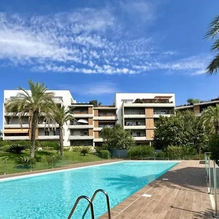 Toit Terrasse, Piscine, Plages A 10min Et Parking Apartmán Fréjus
